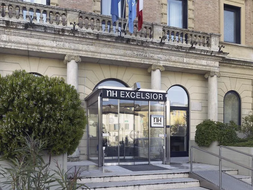 Nh Siena Hotell
