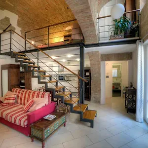 Stilnuovo Charming In Siena's Historic Center, Very Close To Piazza Del Campo Appartamento