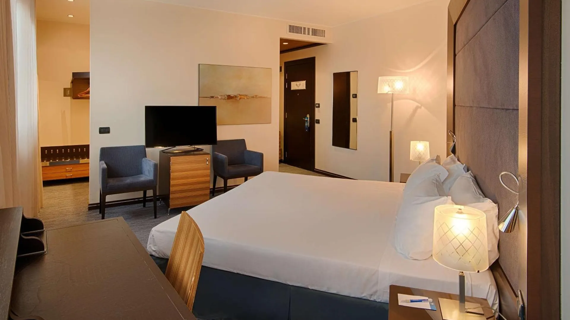 Nh Siena Hotel 4*,