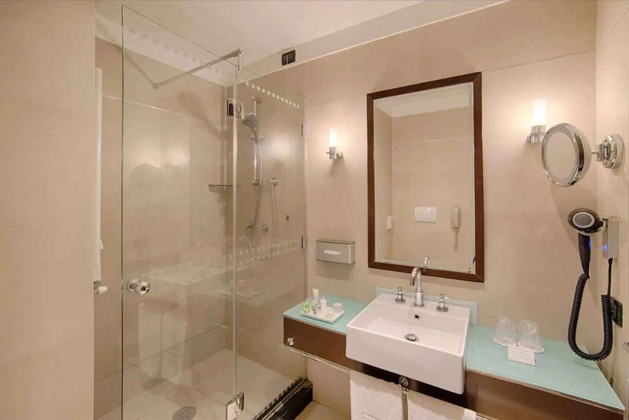 Nh Siena Hotel