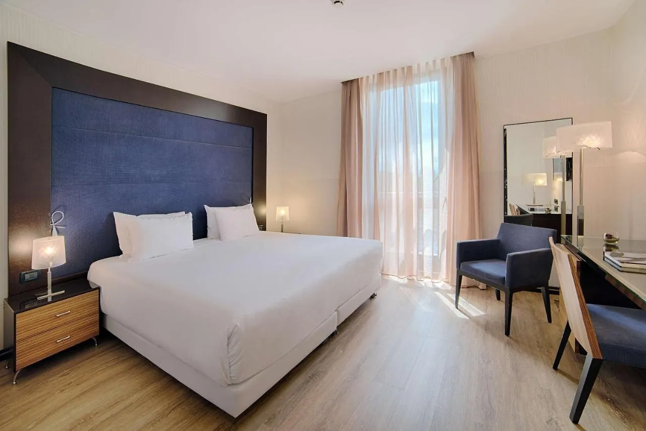 Nh Siena Hotel