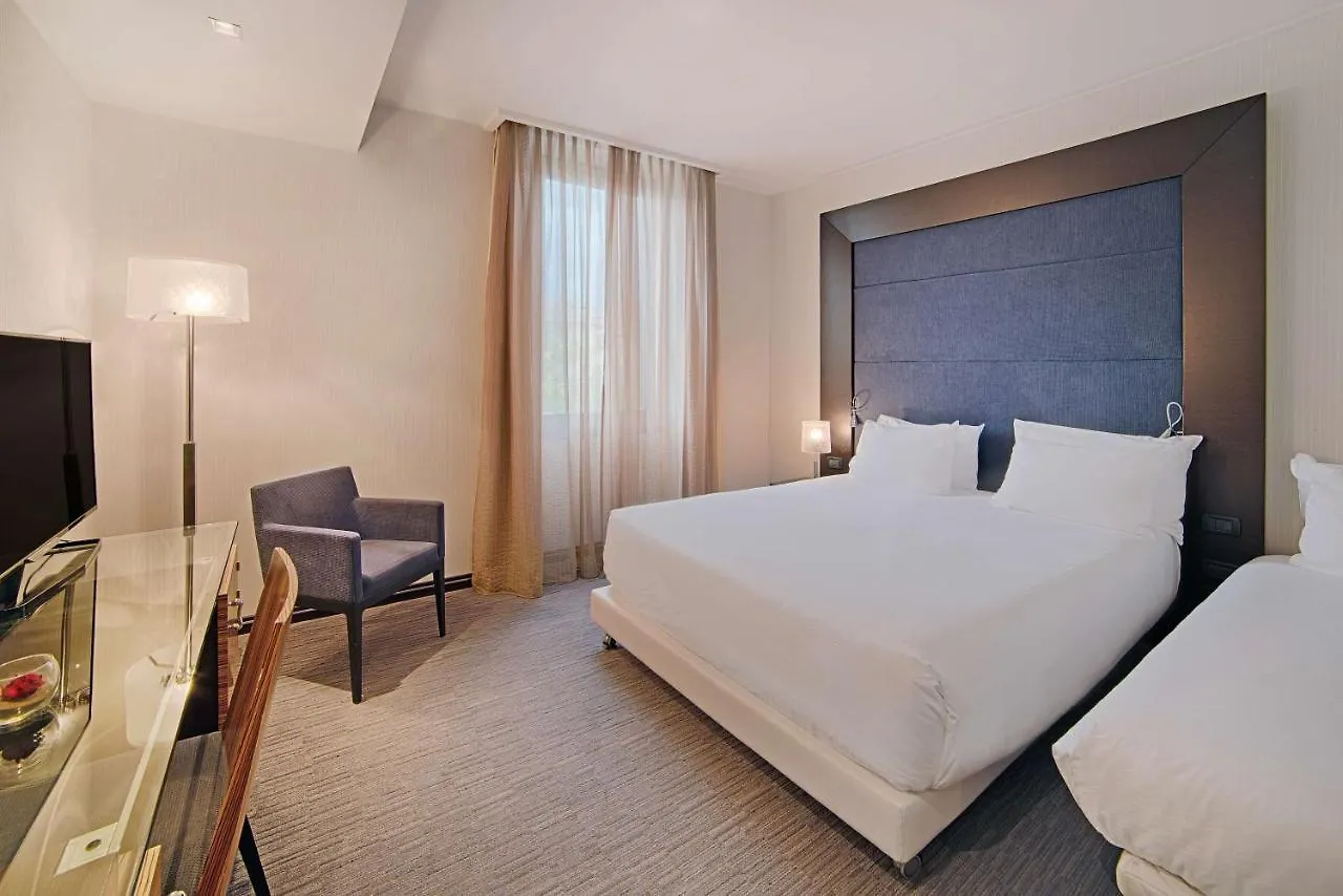 Nh Siena Hotel 4*,