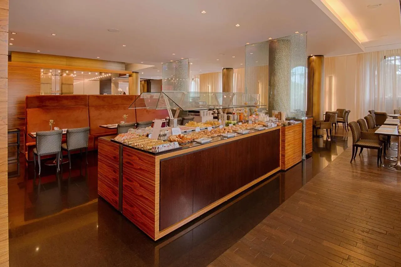 Nh Siena Hotel