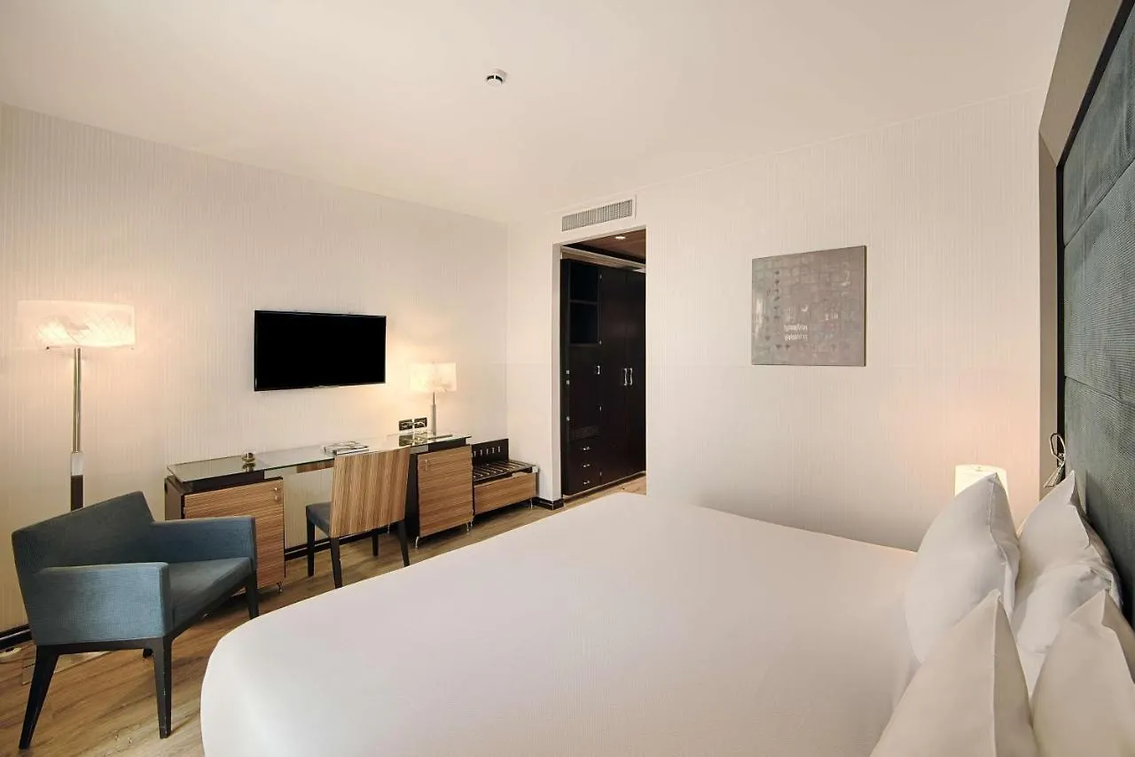 Nh Siena Hotel
