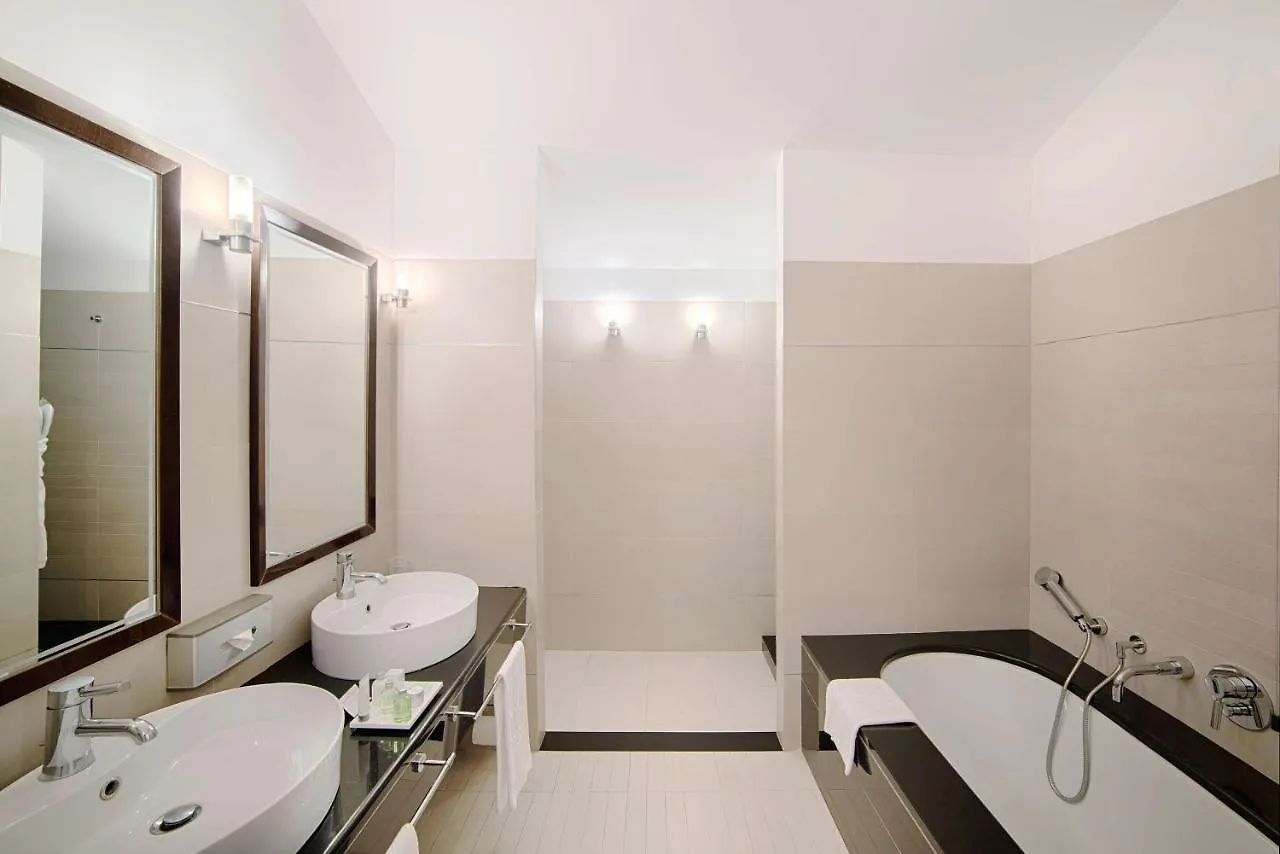 Nh Siena Hotel
