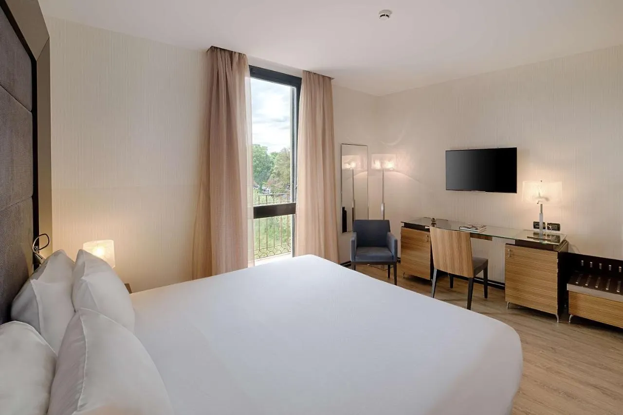 Nh Siena Hotel