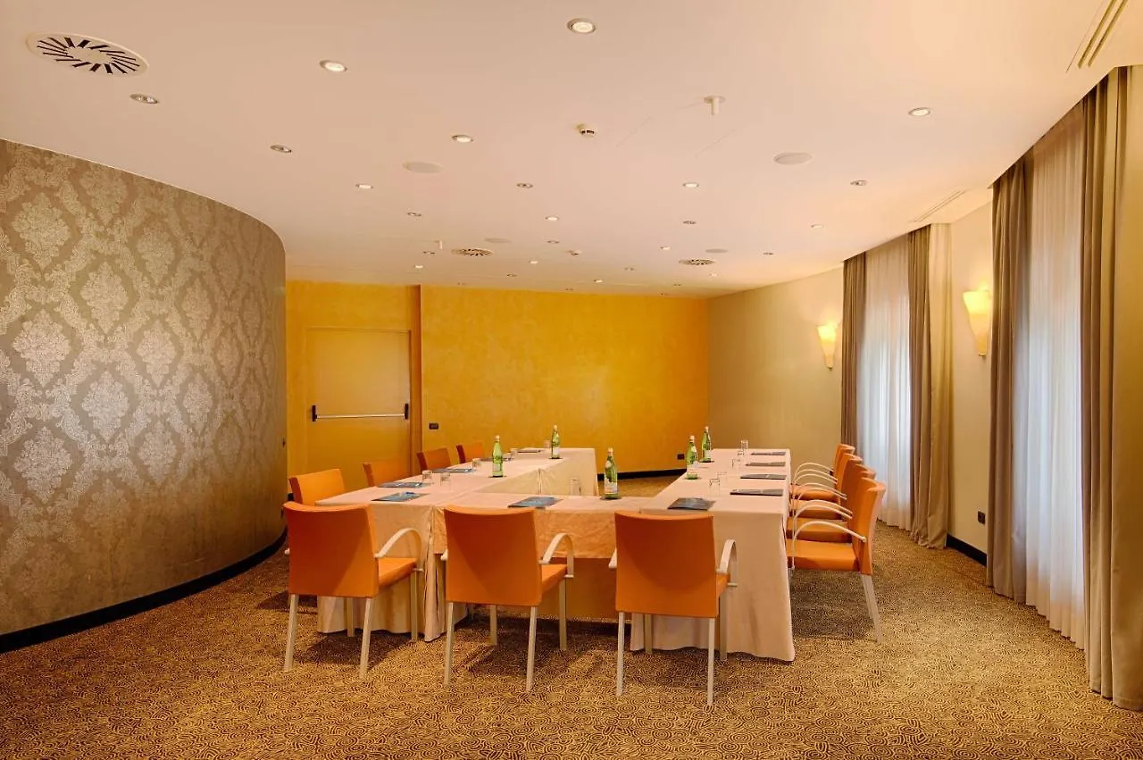 Nh Siena Hotel
