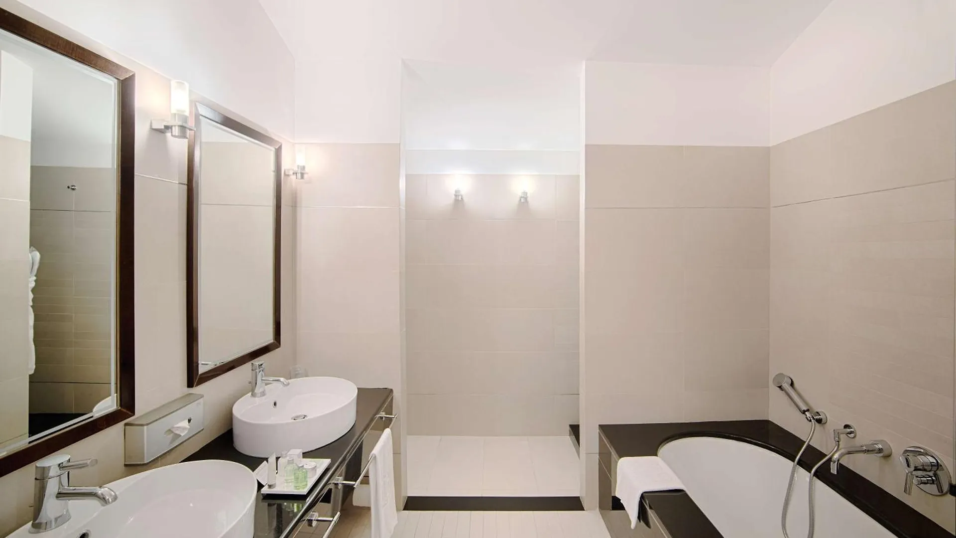 Nh Siena Hotel