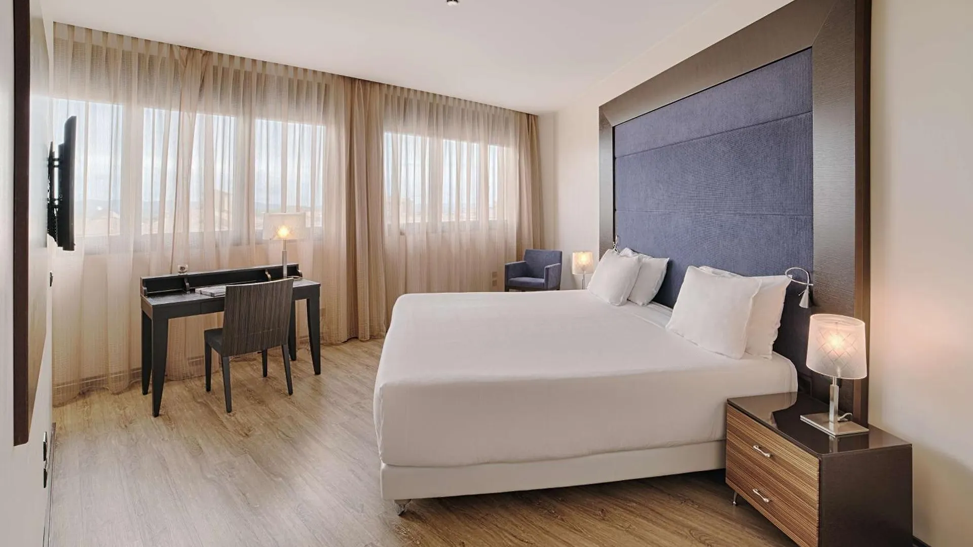 Nh Siena Hotel