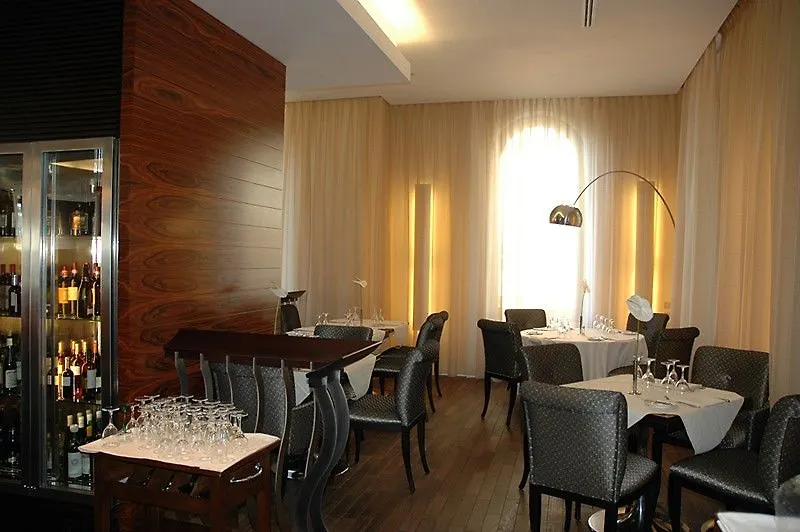 Nh Siena Hotel 4*,