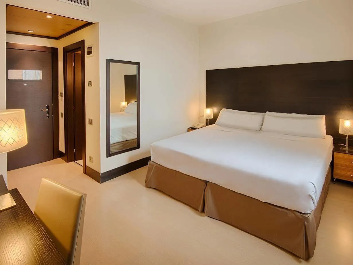 Nh Siena Hotel