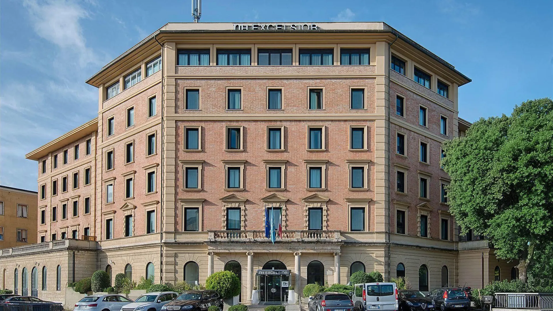 Nh Siena Hotel