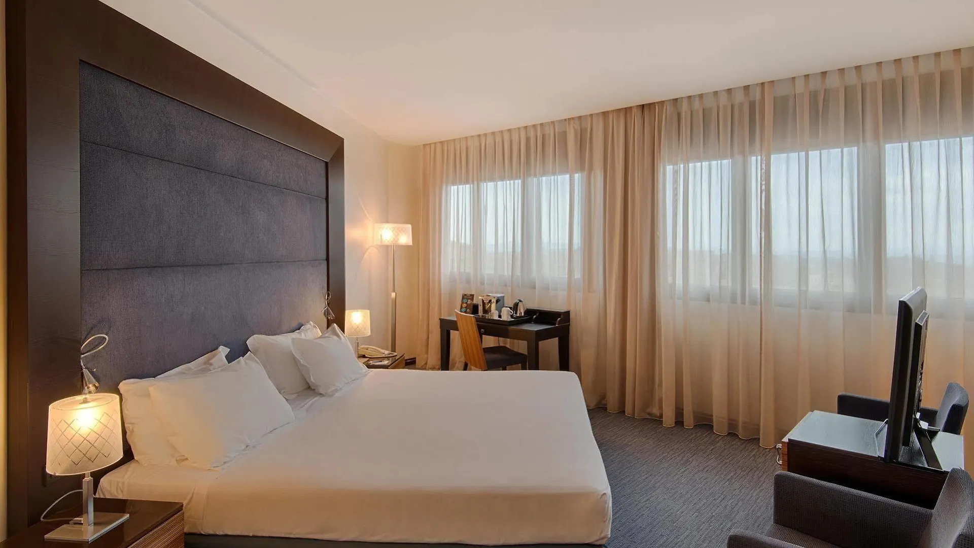Nh Siena Hotel