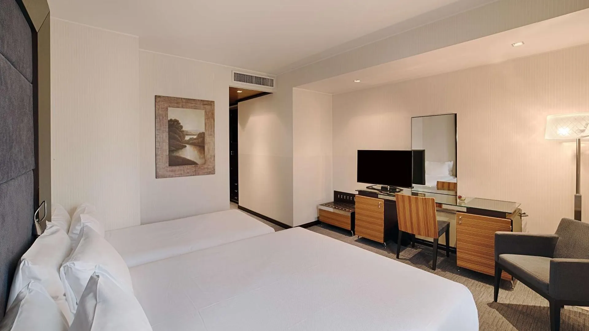 Nh Siena Hotel