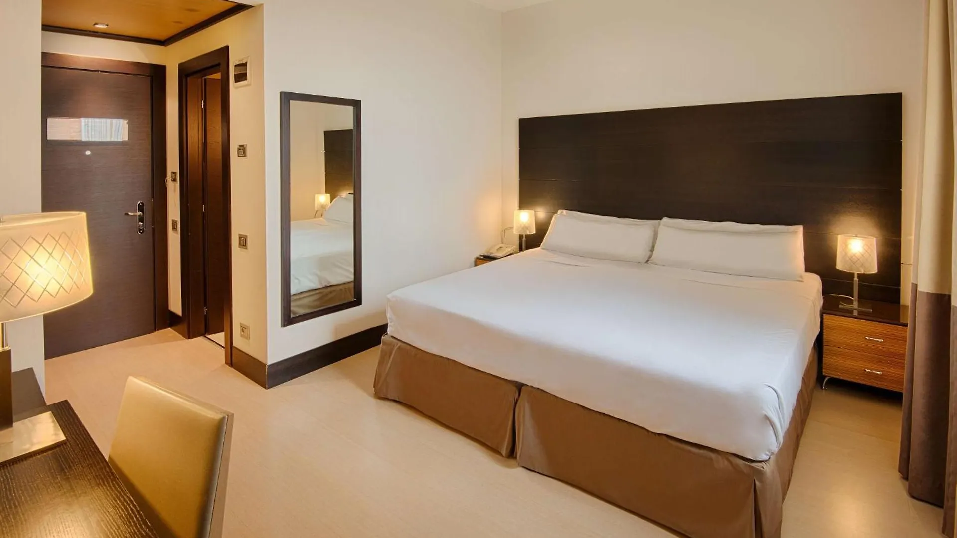 Nh Siena Hotel