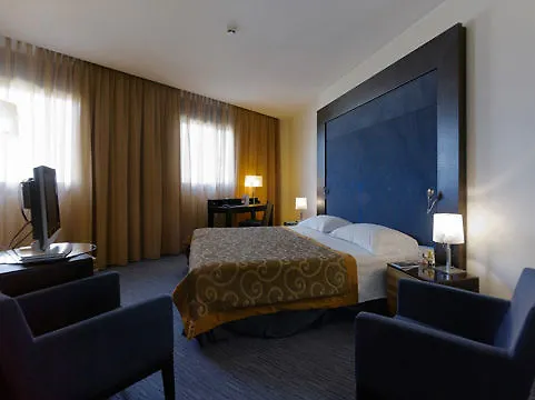 Nh Siena Hotel